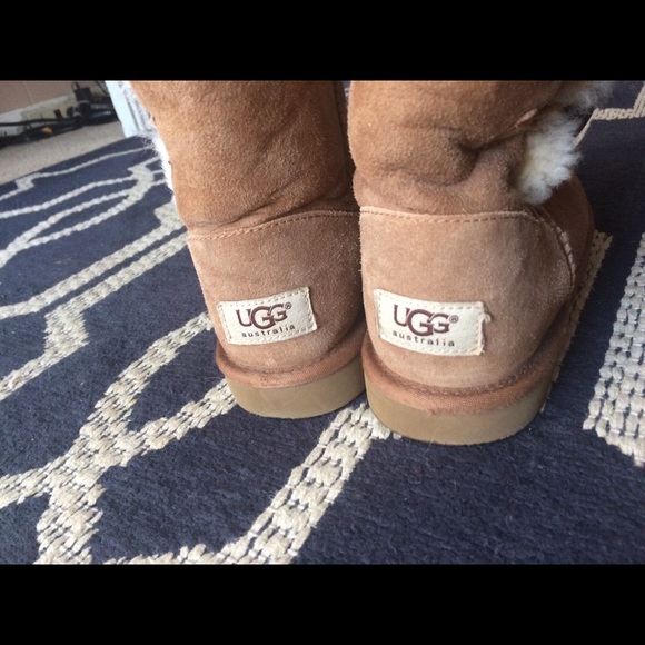 Ugg button boots size 3 big girls - Picture 2 of 3